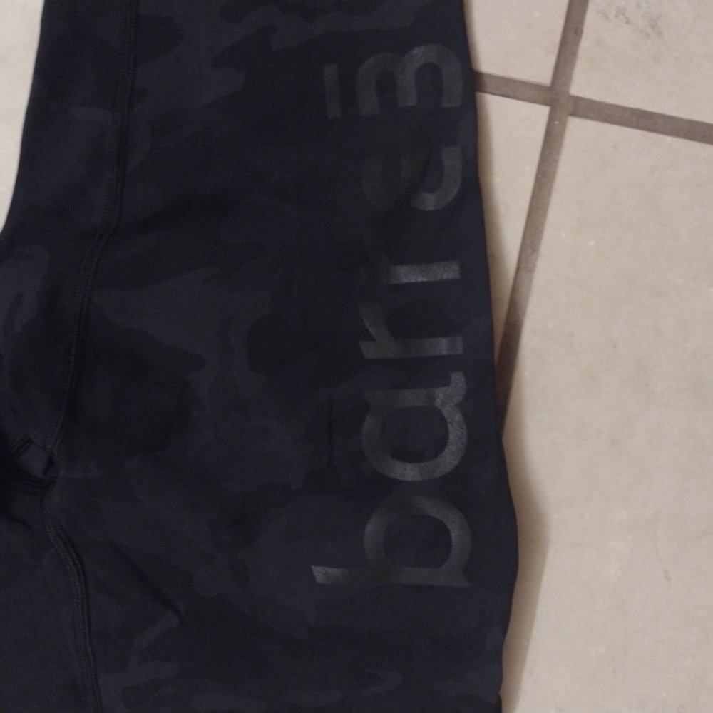 SOLD Lululemon Barre 3 Train Time 7/8 Pant Black Camo - Picture 4 of 12